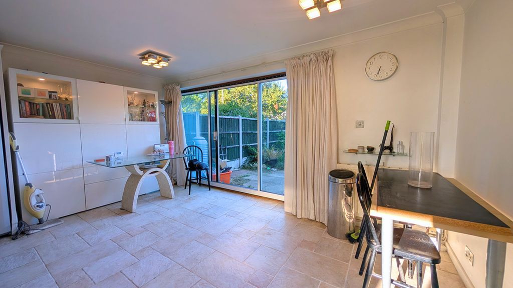 Property photo 3 of 19