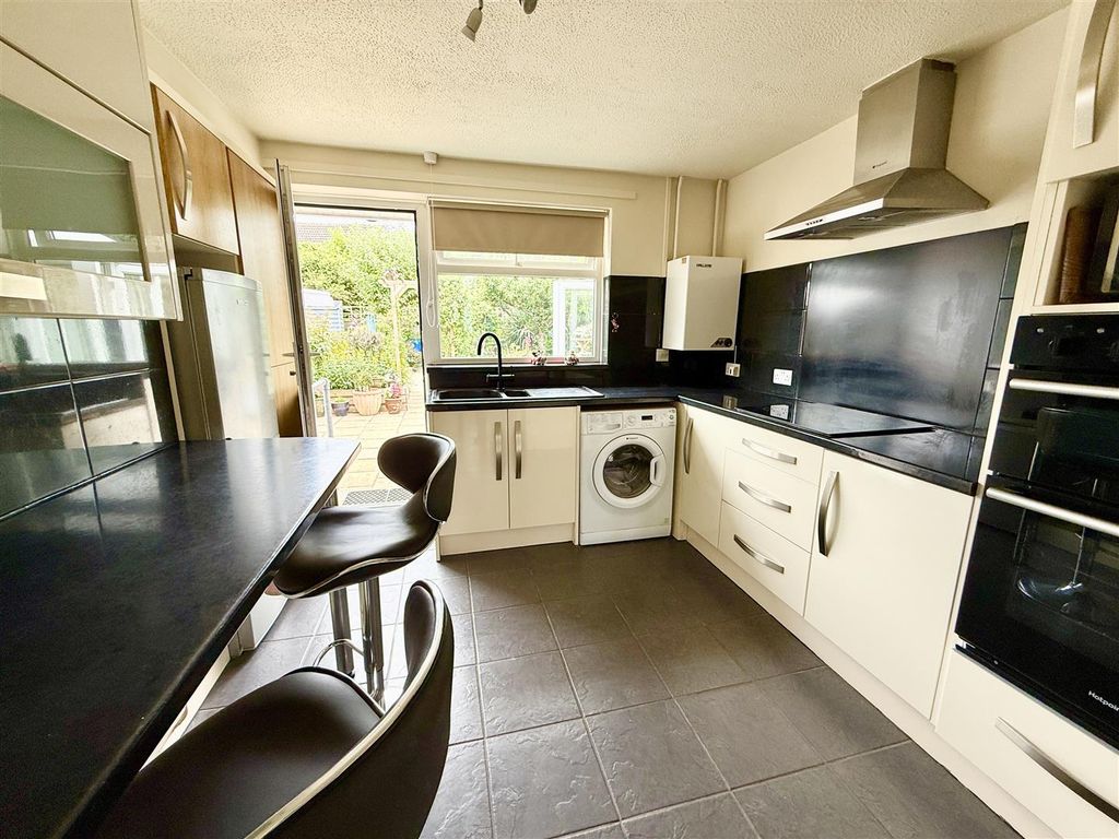 Property photo 3 of 15 Kitchen