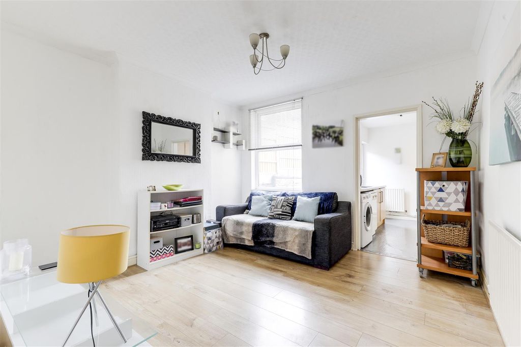 Property photo 2 of 16 136.Jpg