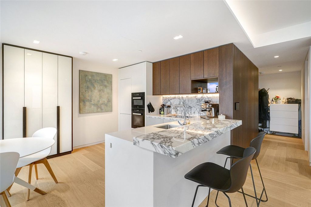 Property photo 3 of 17 Kitchen