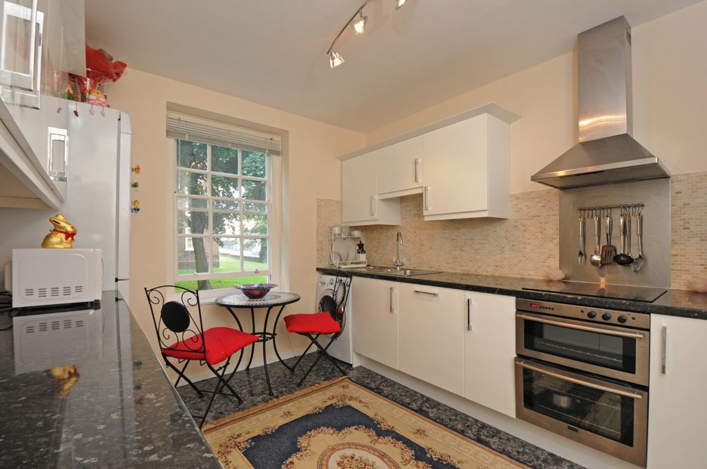 Property photo 3 of 6 Kitchen