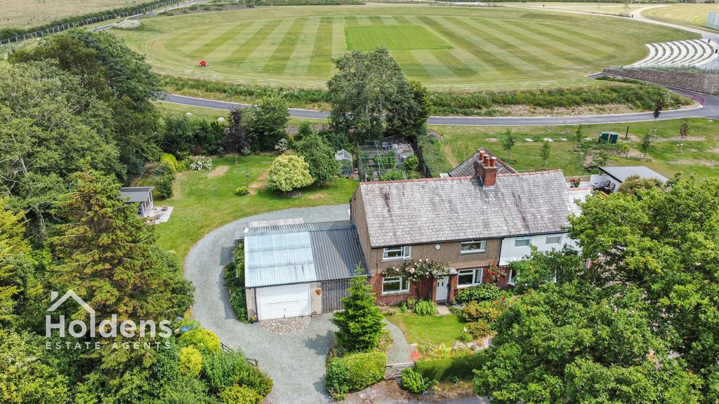 Property photo 2 of 32