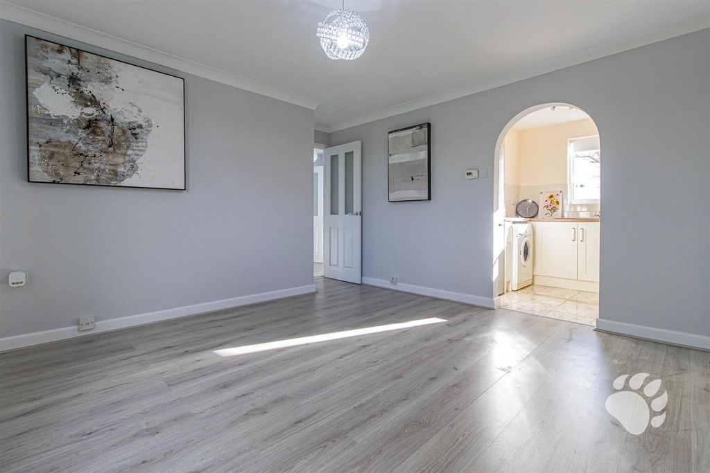 Property photo 2 of 12 Lounge