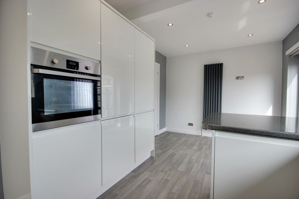 Property photo 2 of 17 1 Kit Din C