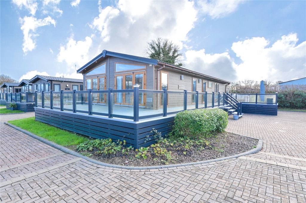 Property photo 1 of 17 Picture No. 01
