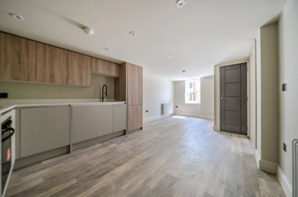 Property photo 2 of 8 1493589-5-6A510B8...