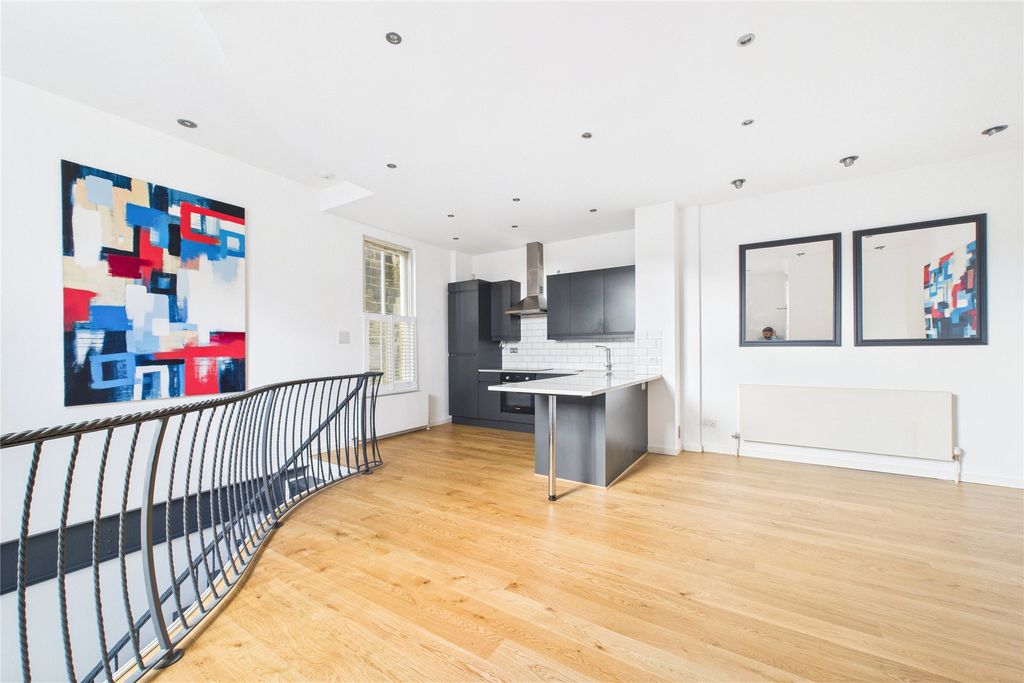 Property photo 3 of 11 Picture No. 17