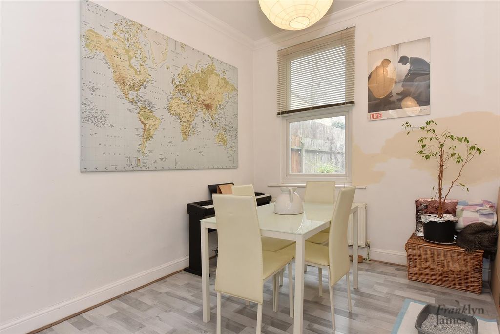 Property photo 3 of 12 239 Westferry Road (4).Jpg