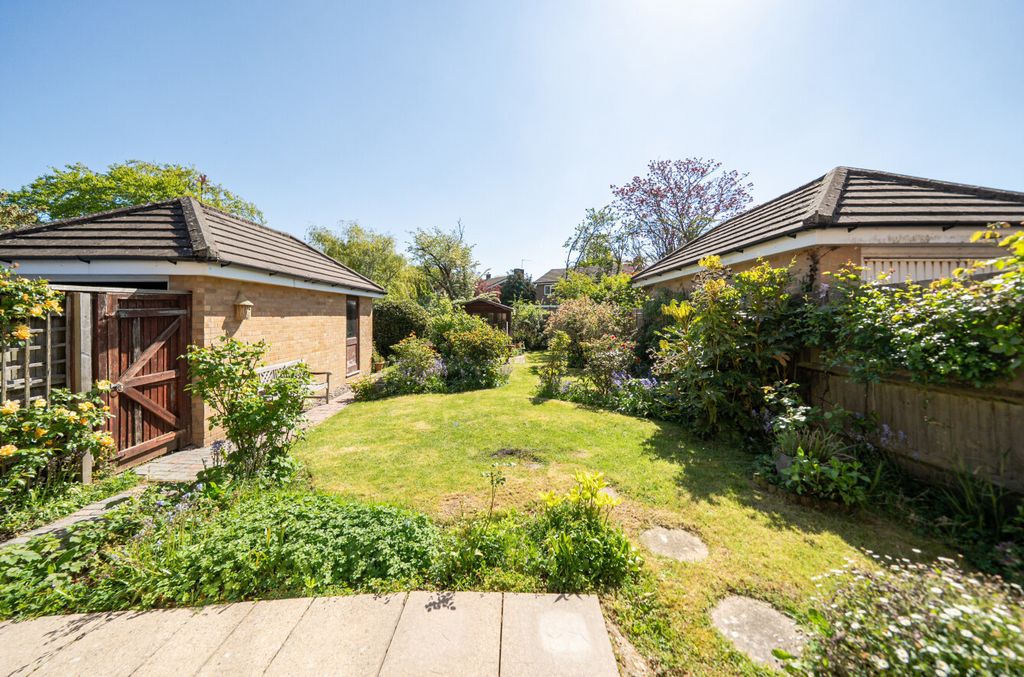 Property photo 2 of 14 1447522-22-69Ea30...