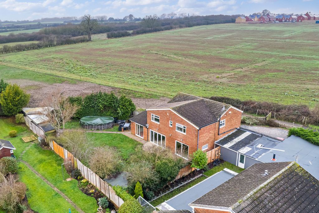 Property photo 2 of 43