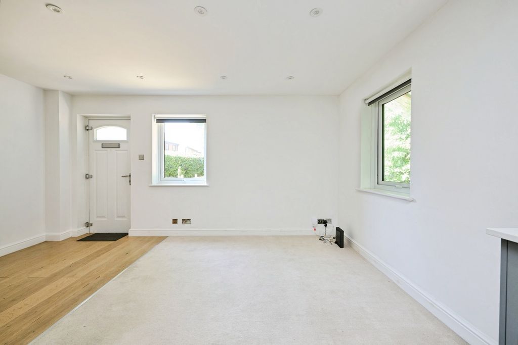 Property photo 2 of 16 Pbox-Img.Jpg