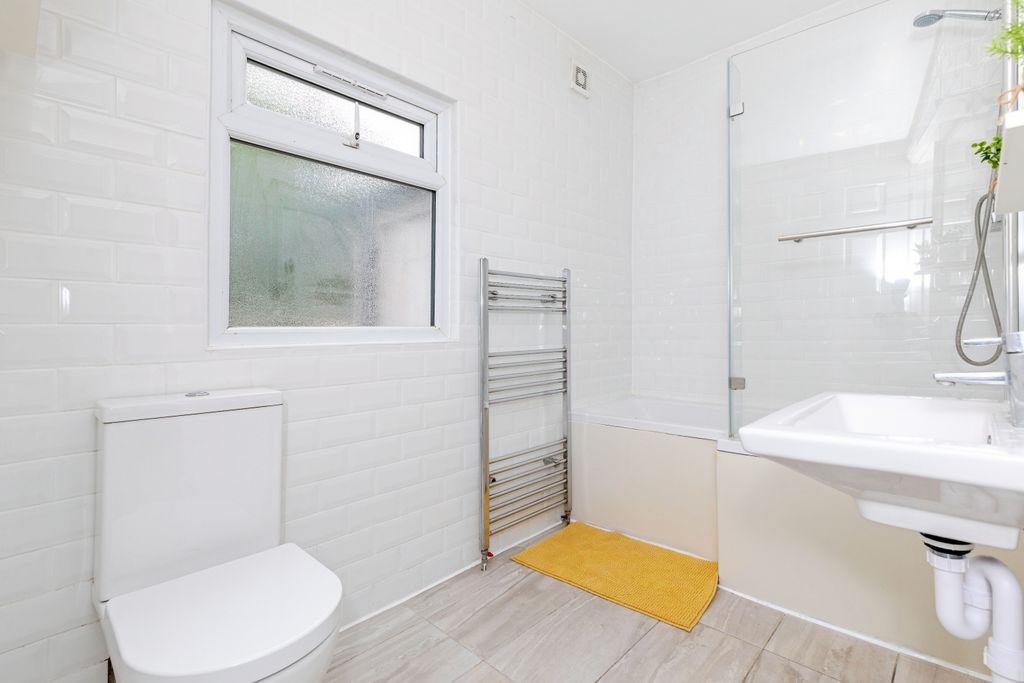 Property photo 3 of 20 Bathroom