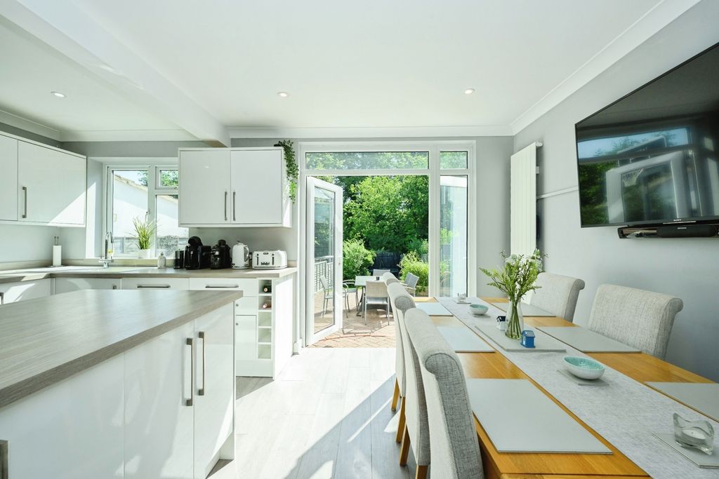 Property photo 3 of 19 Pbox-Img.Jpg