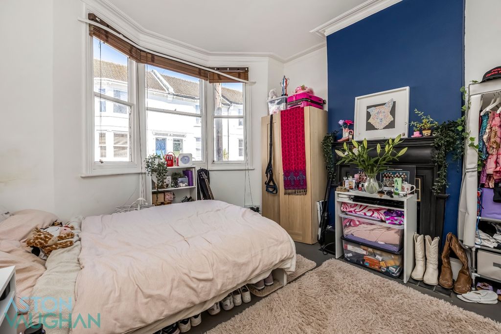 Property photo 2 of 8 4630081
