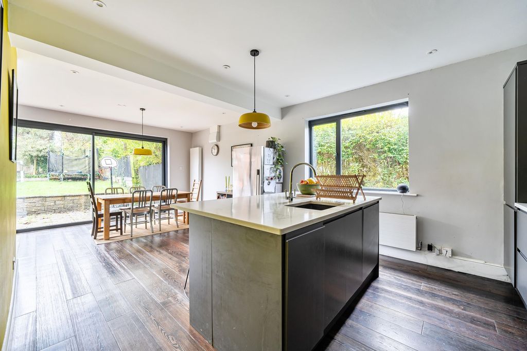 Property photo 2 of 27