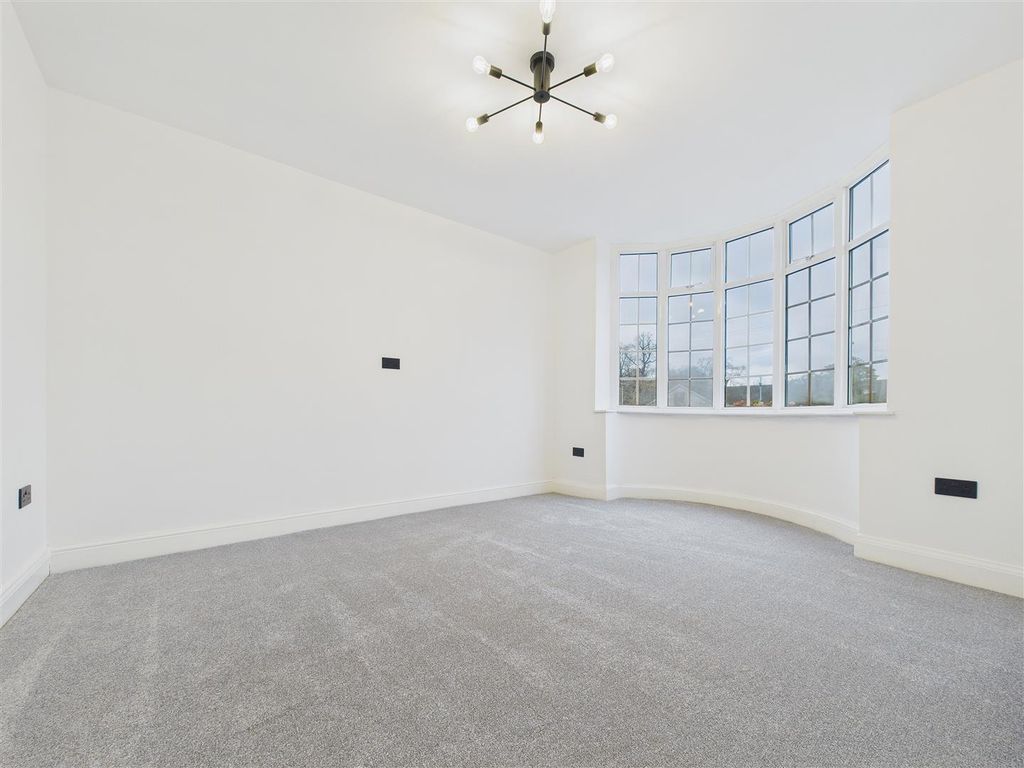 Property photo 2 of 14 Cam01407G0-Pr0034-Still006.Jpg