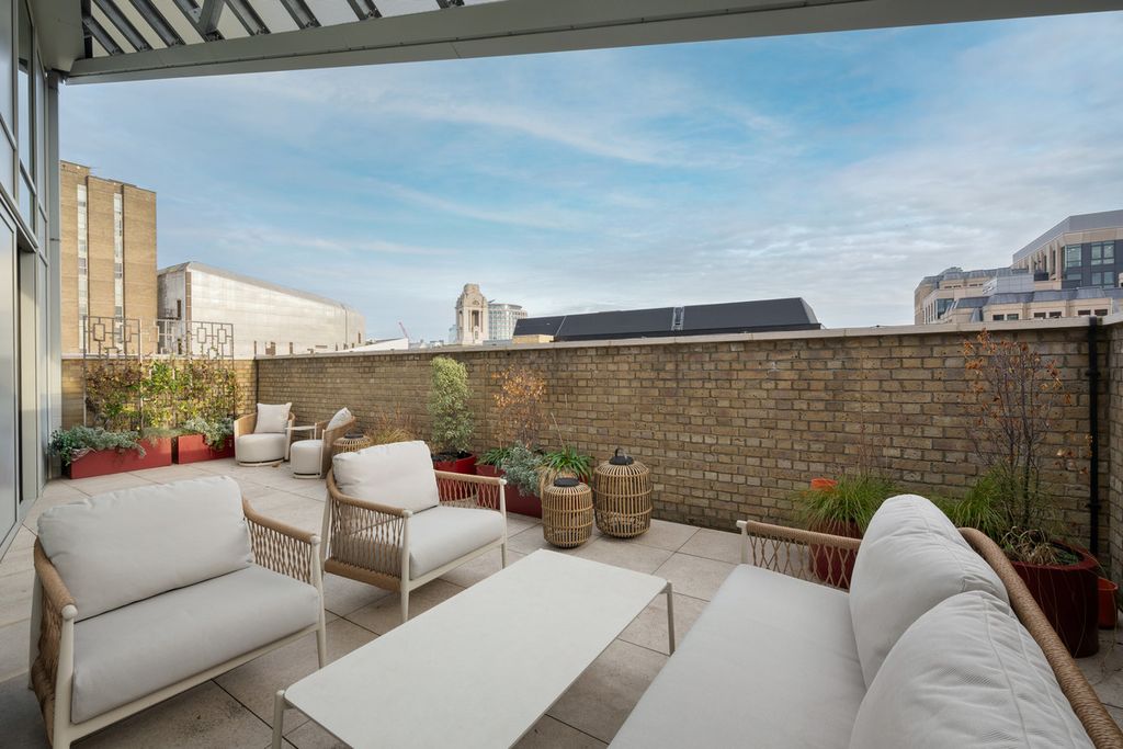 Property photo 3 of 24