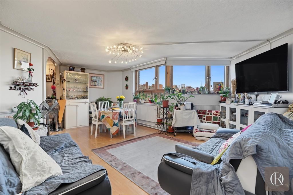 Property photo 3 of 12 19 Upper Whistler Walk World's End Estate, London
