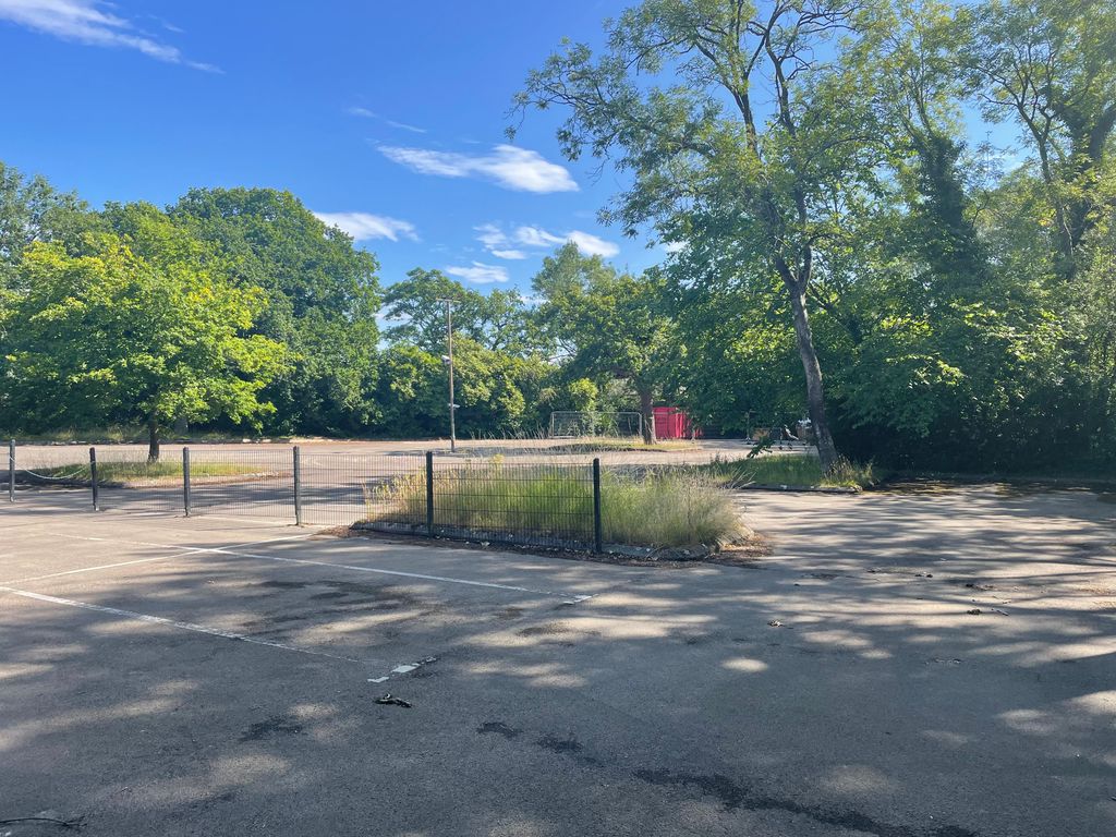 Property photo 3 of 4