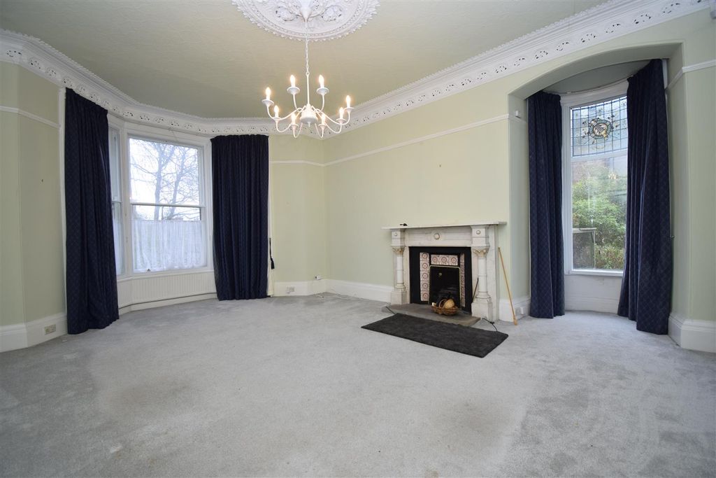 Property photo 2 of 24