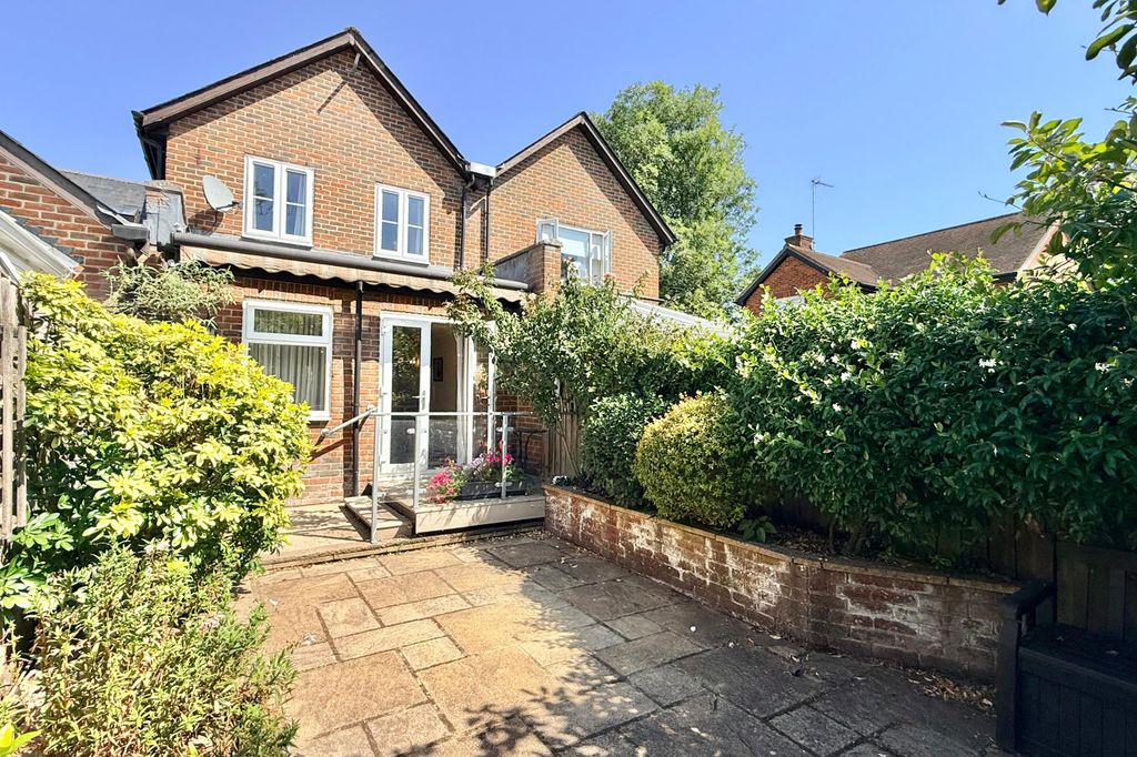 Property photo 1 of 16 Ringwood Townhouse 2 Bedrooms