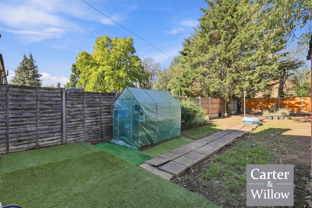 Property photo 2 of 25