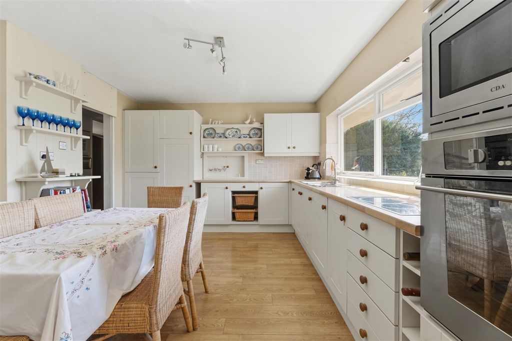 Property photo 3 of 41 Kitchen/Breakfast Room
