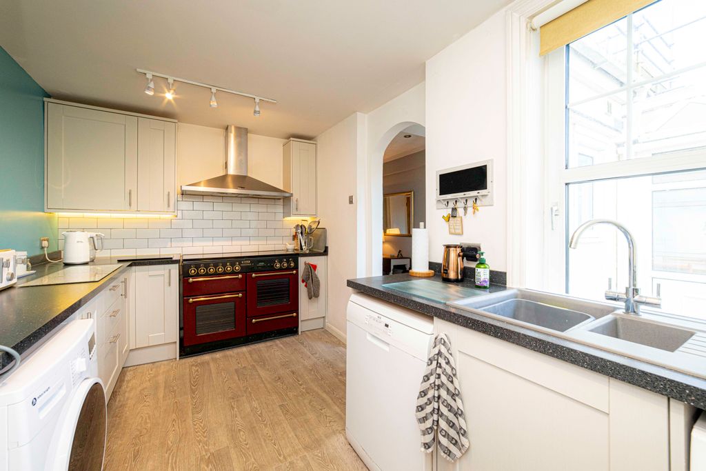 Property photo 3 of 11 Picture 3