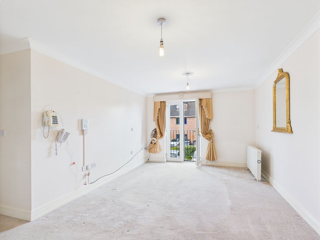 Property photo 3 of 10 Cam01354G0-Pr0532-Still007