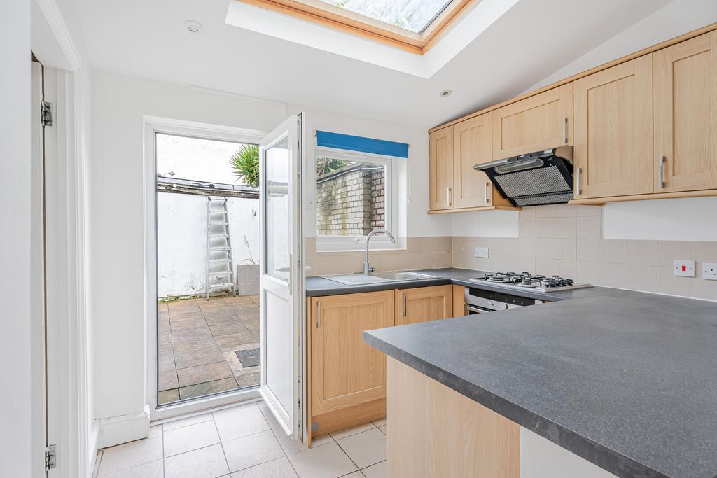 Property photo 3 of 16 Kitchen