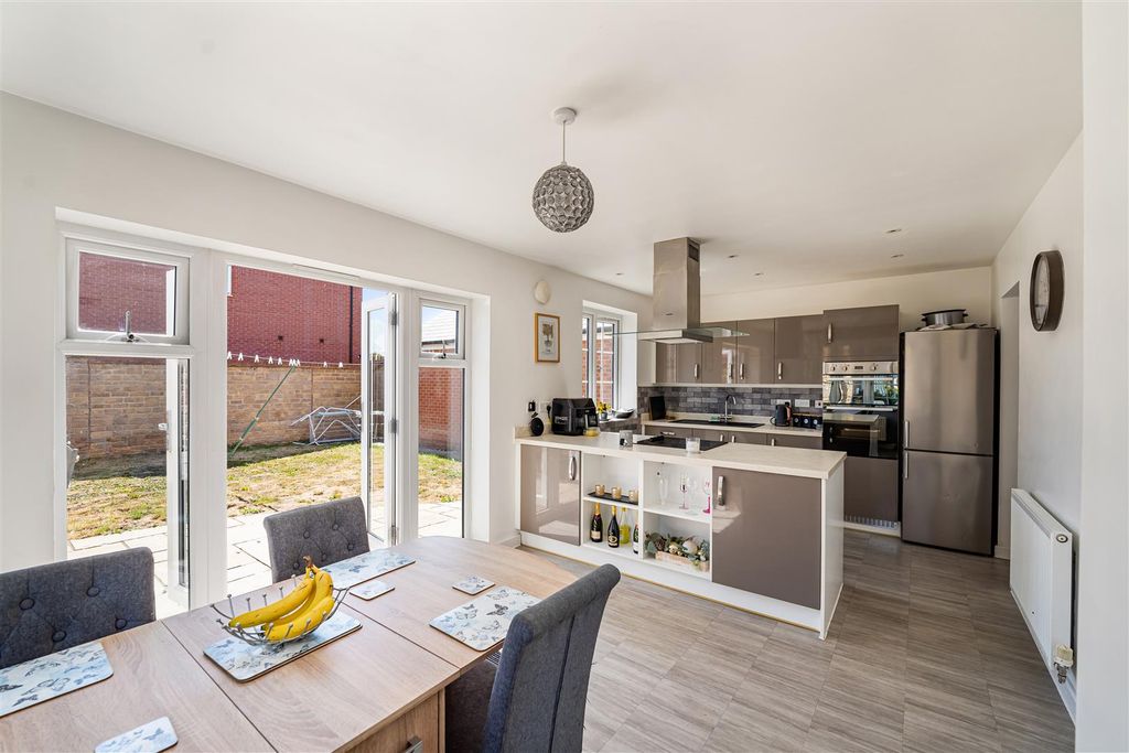 Property photo 3 of 19 Kitchen/Diner