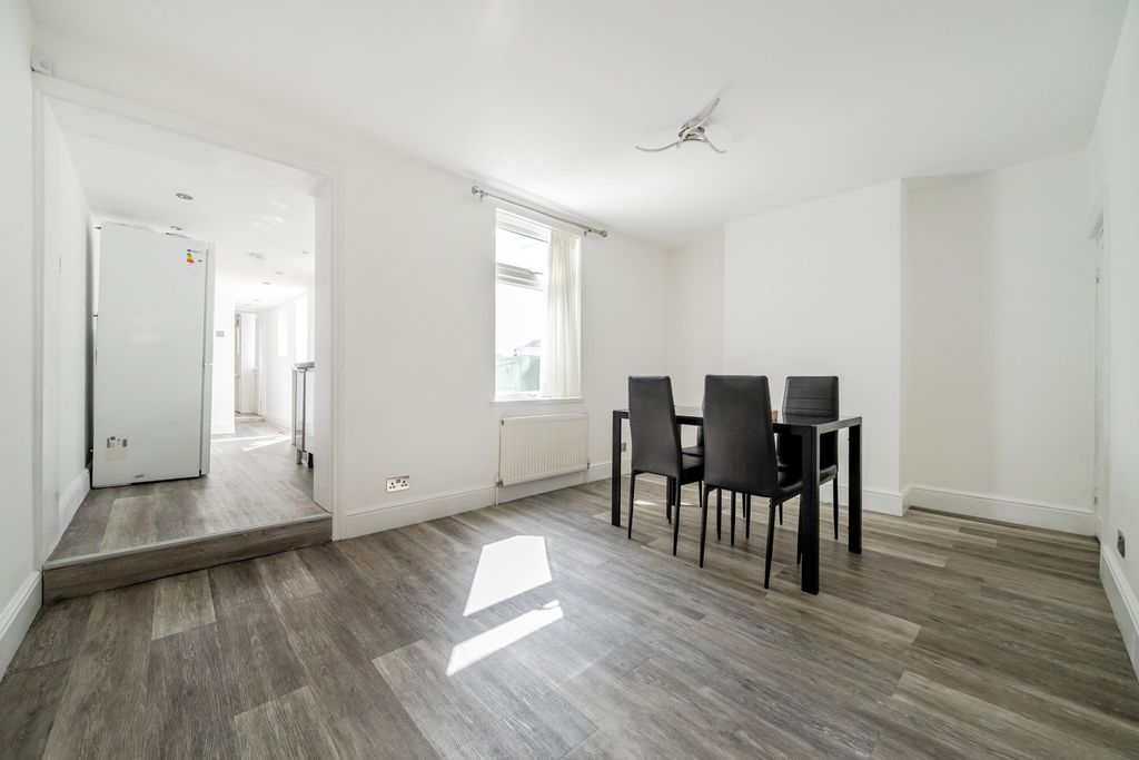Property photo 3 of 20 Dining Room