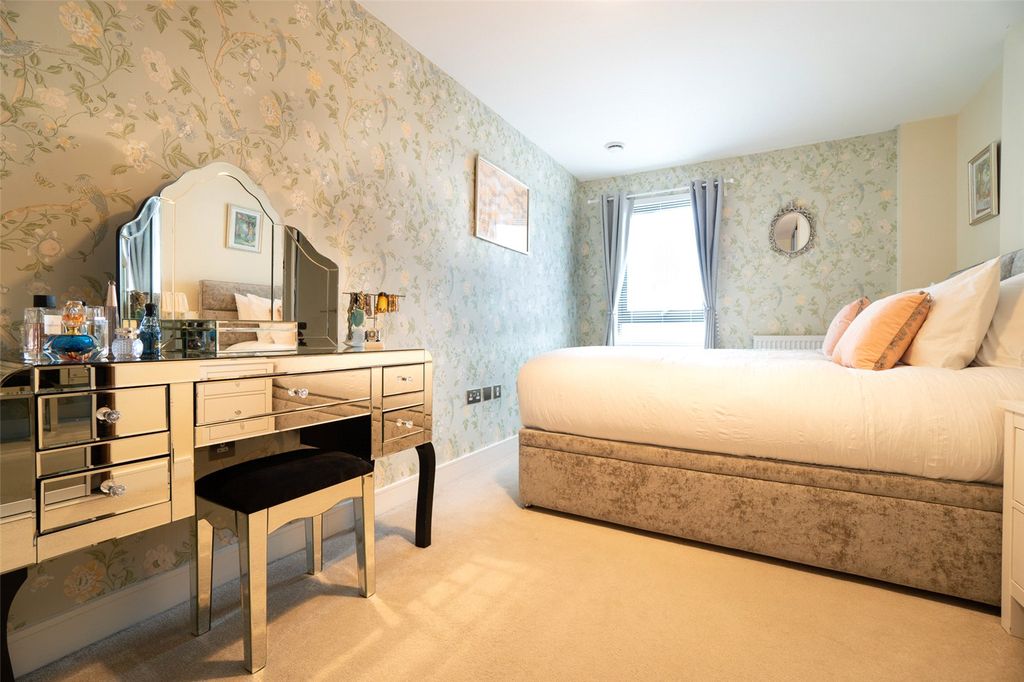 Additional image 11 of 2 bed flat for saleThe Broadway, Loughton, Essex IG10