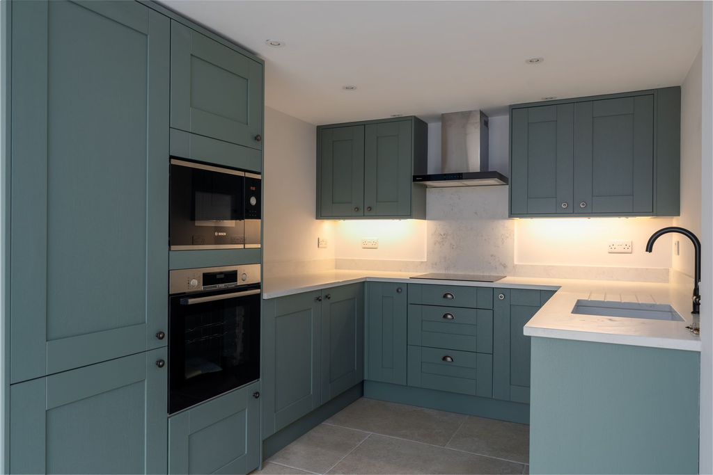 Property photo 2 of 30