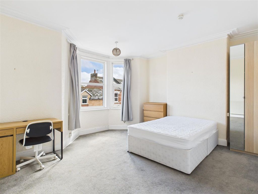 Property photo 3 of 16 10 St Johns Road - 19.Jpg