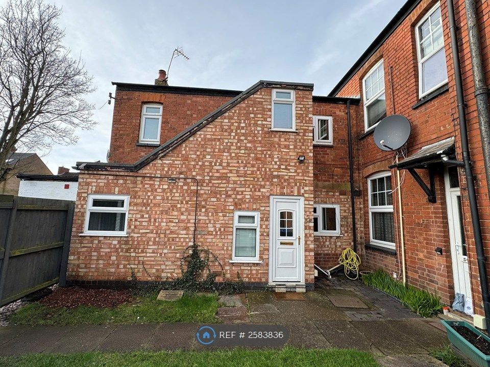 Property photo 2 of 12 Maisonette To Rear