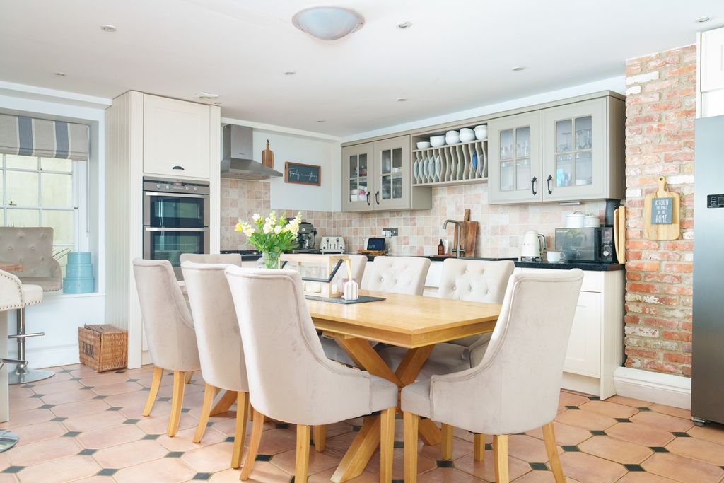 Property photo 2 of 24 5174565
