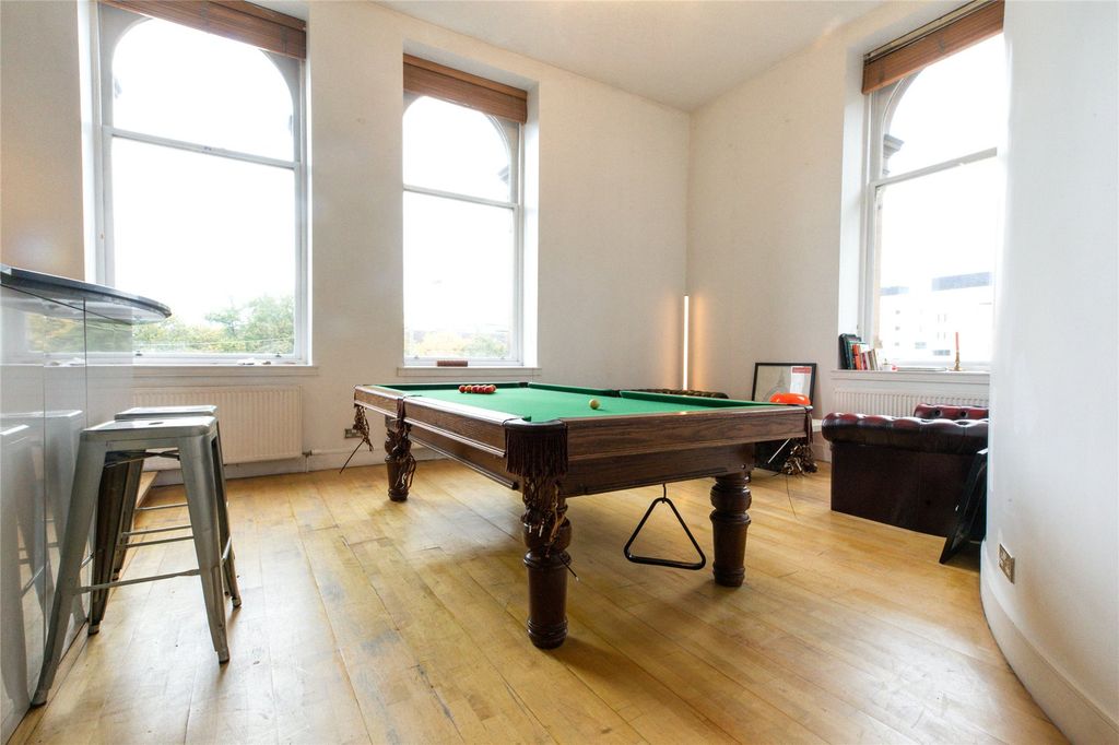 Property photo 3 of 44 Picture No. 02