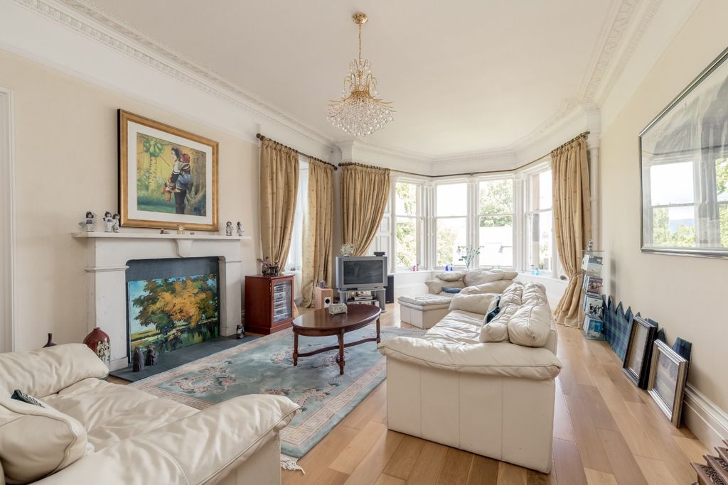 Property photo 3 of 37 Sitting Room