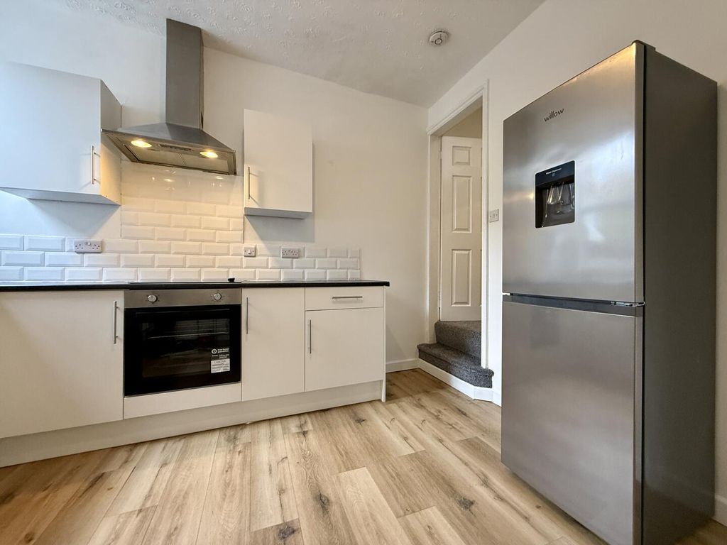 Property photo 3 of 32 Kitchen