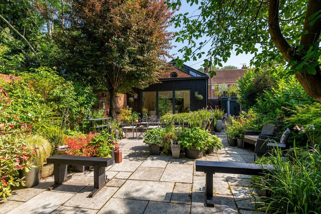 Property photo 2 of 19