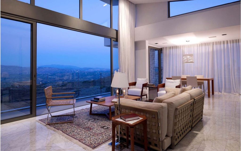 Property photo 3 of 26