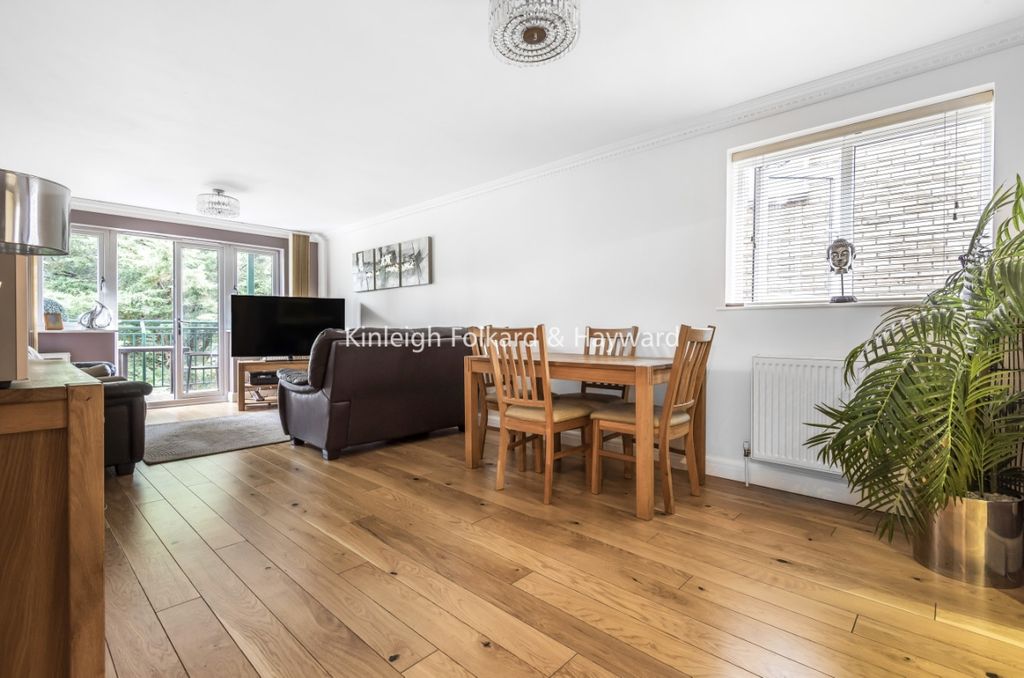 Property photo 2 of 11 29800196-025c-4Bf9-B