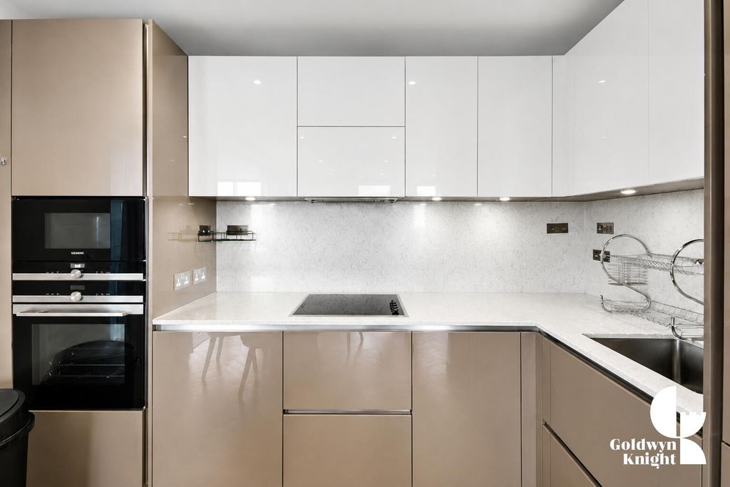 Property photo 3 of 11 Kitchen