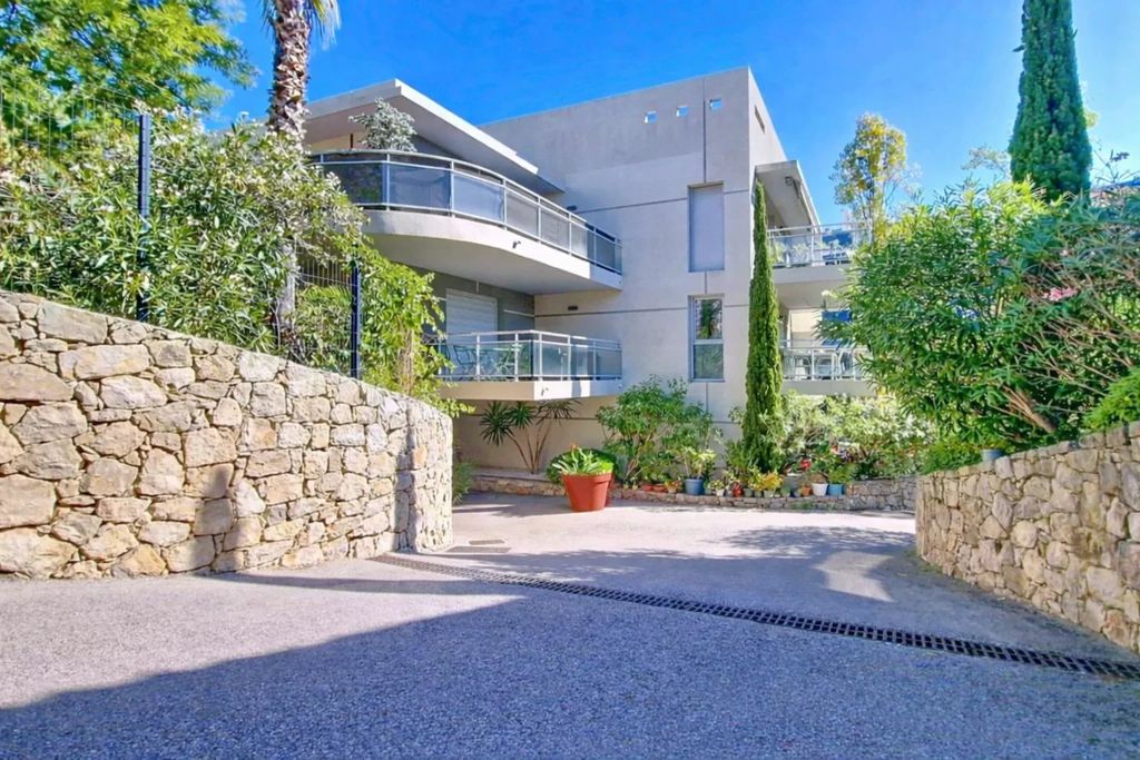 Property photo 1 of 4 3-Room Apartment With Large 60 m² Terrace In Cannes, Near Le Cannet