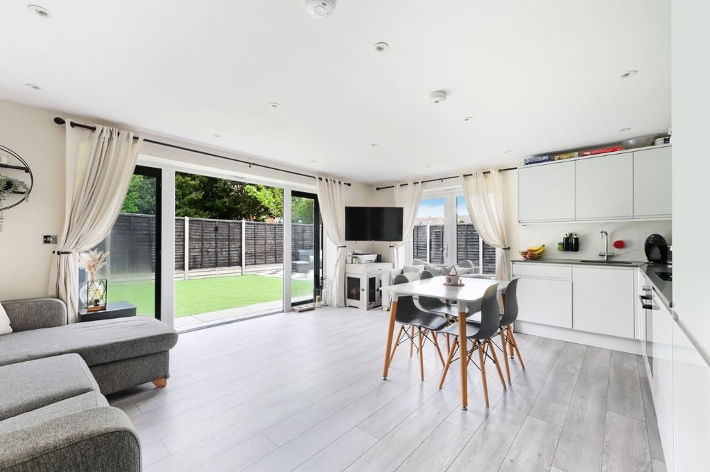 Property photo 2 of 14 Copthorne House - 7.Jpg