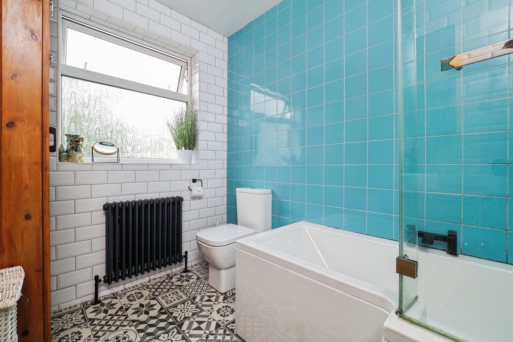 Property photo 3 of 20 Bathroom