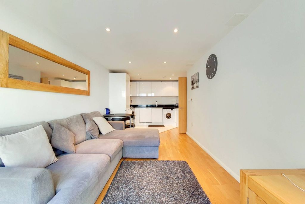Property photo 2 of 9