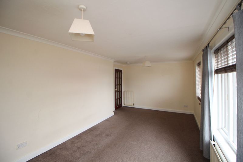 Property photo 3 of 13 Lounge