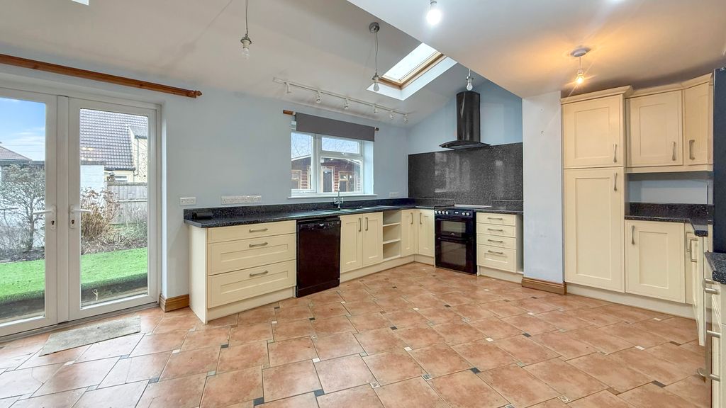 Property photo 3 of 13 Kitchen/Dining Room